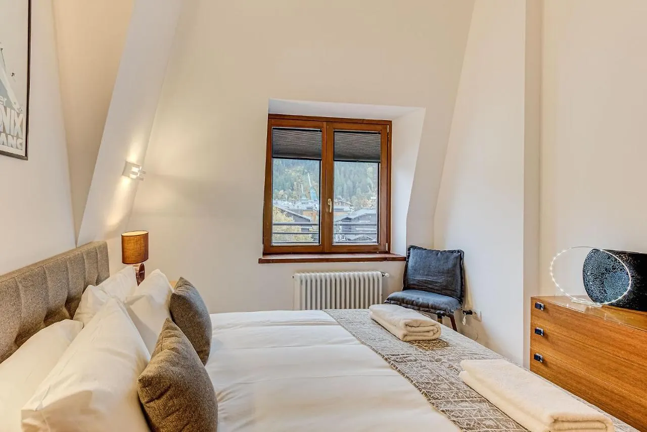 Apartment Alpes V - Alpes Travel - Central Chamonix - Sleeps 5