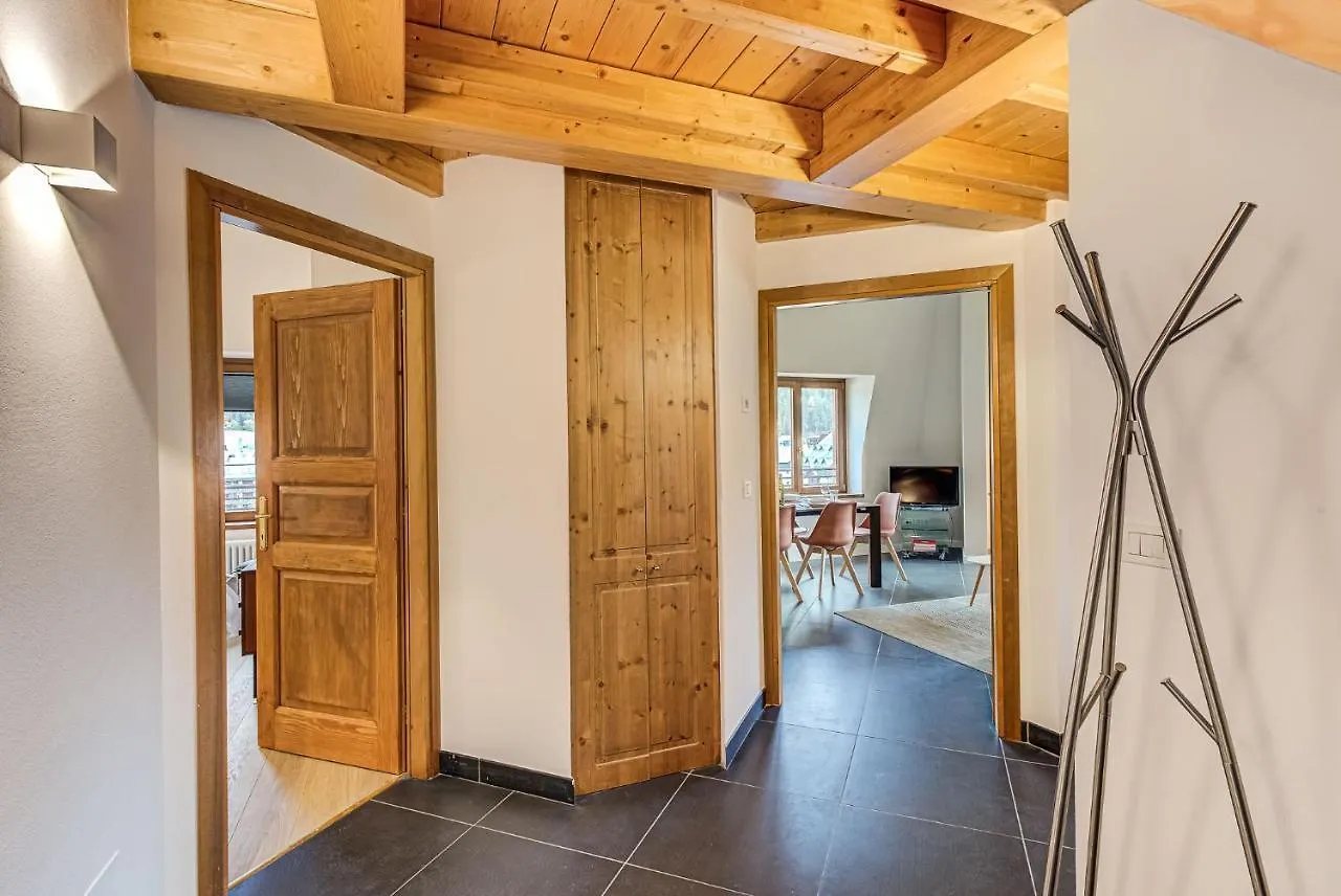 Apartment Alpes V - Alpes Travel - Central Chamonix - Sleeps 5