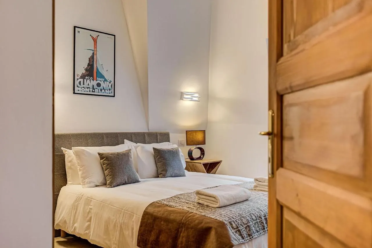 Apartment Alpes V - Alpes Travel - Central Chamonix - Sleeps 5